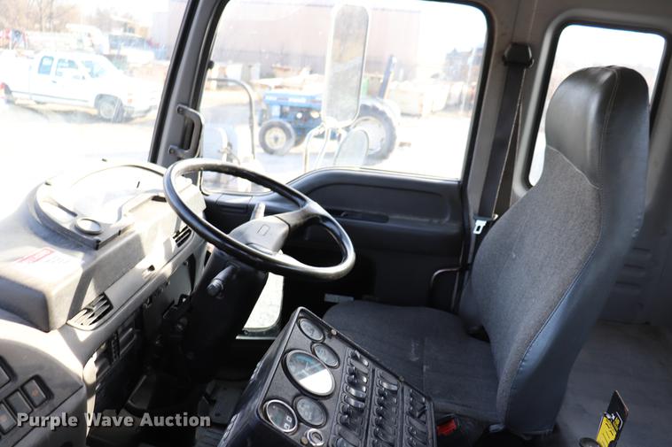 image for item EC9339 2009 GMC T7500 street sweeper truck