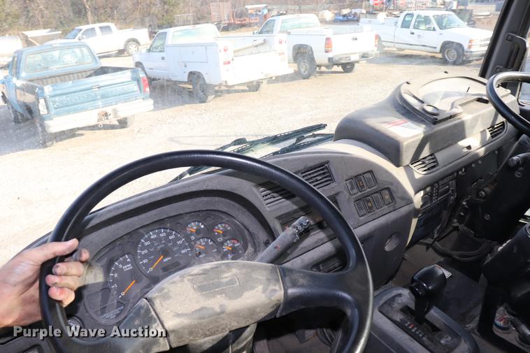 image for item EC9339 2009 GMC T7500 street sweeper truck