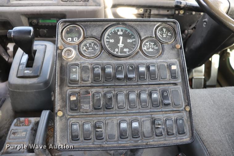 image for item EC9339 2009 GMC T7500 street sweeper truck