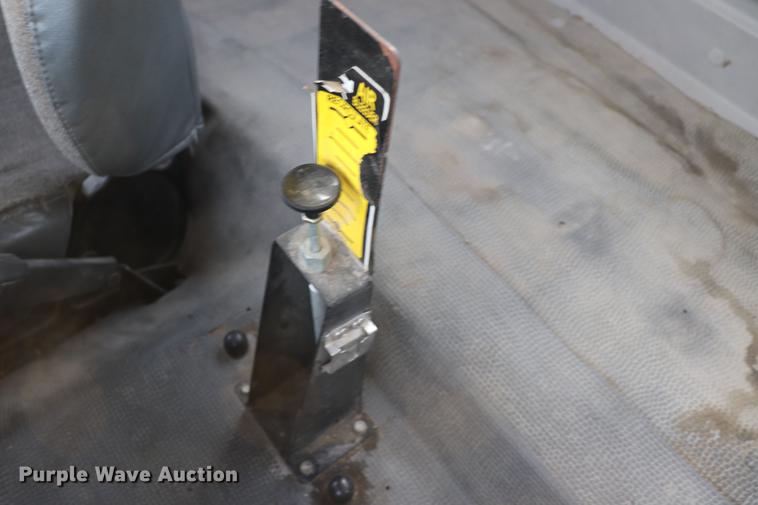 image for item EC9339 2009 GMC T7500 street sweeper truck