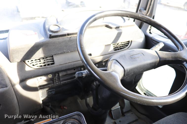 image for item EC9339 2009 GMC T7500 street sweeper truck