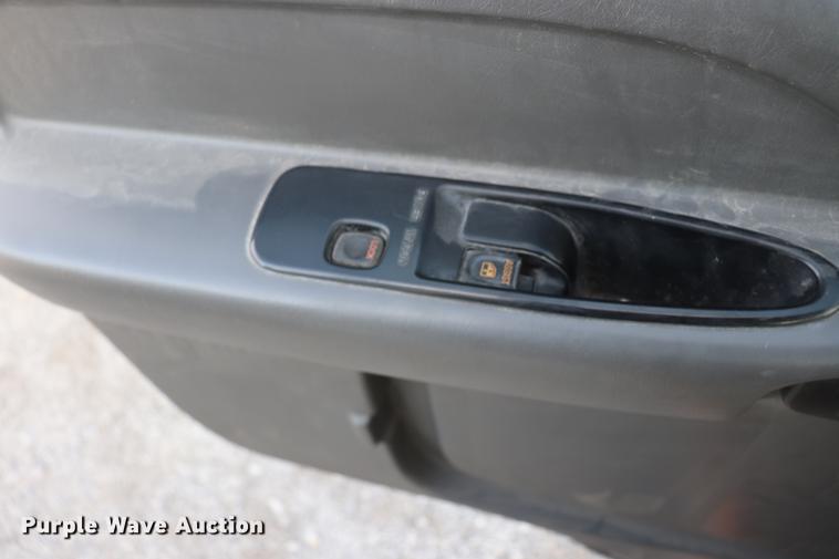 image for item EC9339 2009 GMC T7500 street sweeper truck