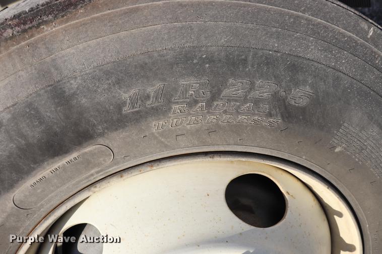 image for item EC9339 2009 GMC T7500 street sweeper truck