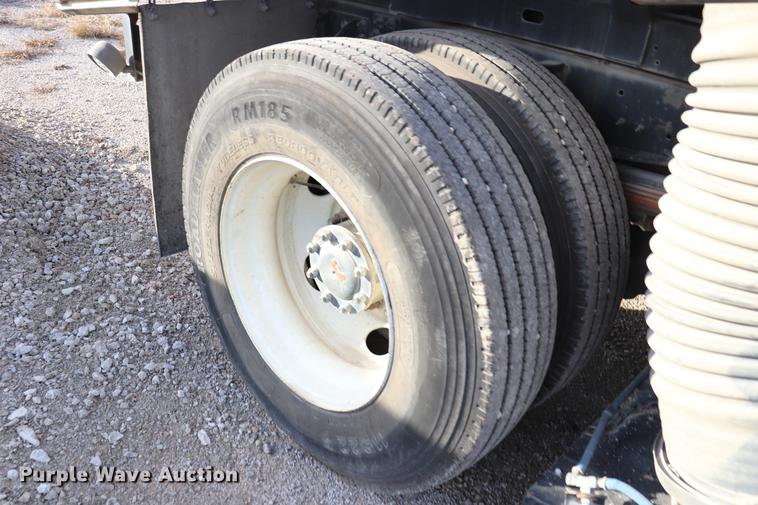 image for item EC9339 2009 GMC T7500 street sweeper truck