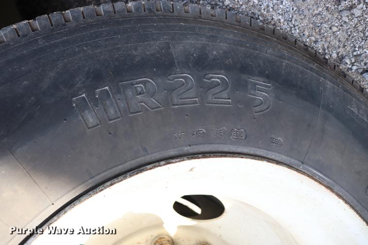 image for item EC9339 2009 GMC T7500 street sweeper truck