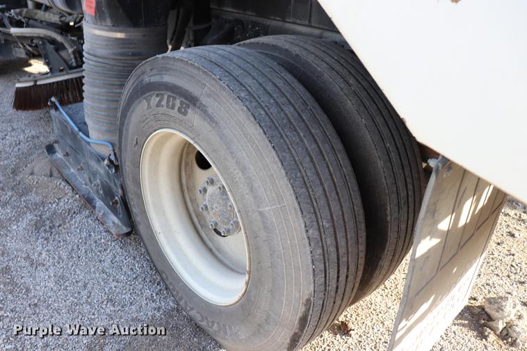 image for item EC9339 2009 GMC T7500 street sweeper truck