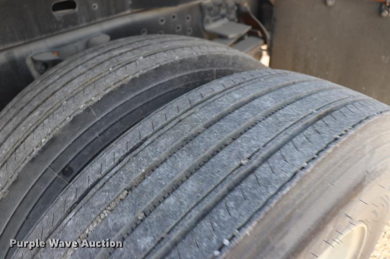 image for item EC9339 2009 GMC T7500 street sweeper truck