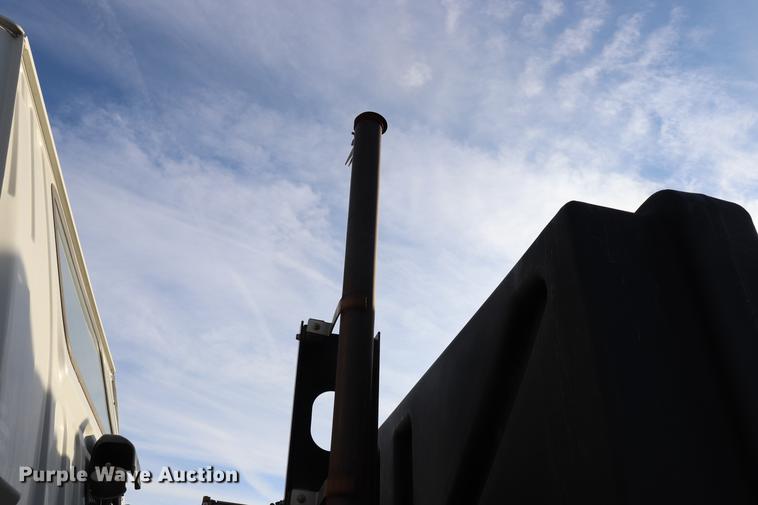 image for item EC9339 2009 GMC T7500 street sweeper truck