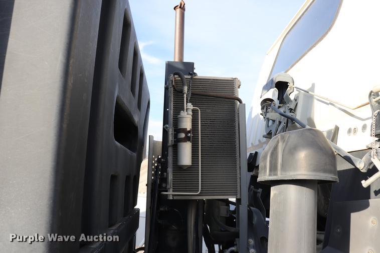 image for item EC9339 2009 GMC T7500 street sweeper truck