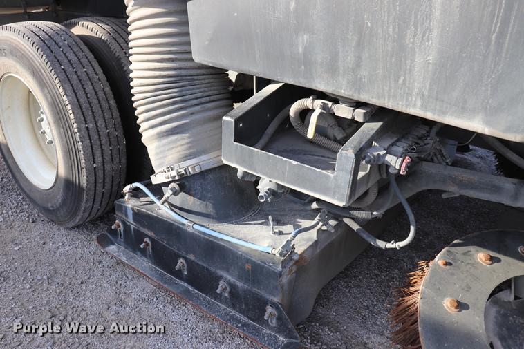 image for item EC9339 2009 GMC T7500 street sweeper truck