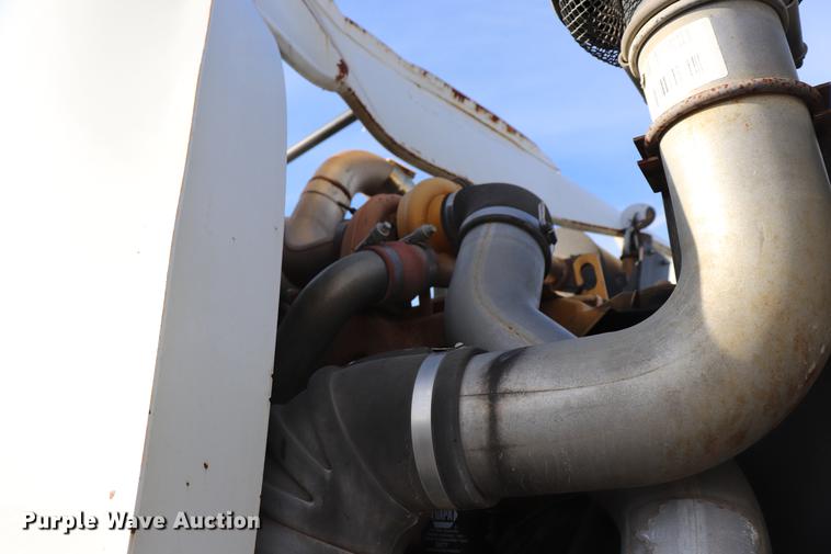 image for item EC9339 2009 GMC T7500 street sweeper truck