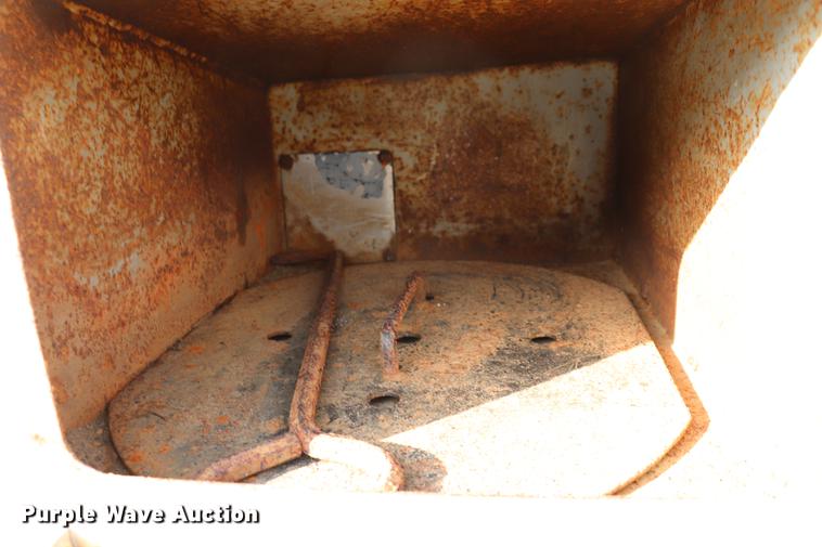 image for item EC9339 2009 GMC T7500 street sweeper truck