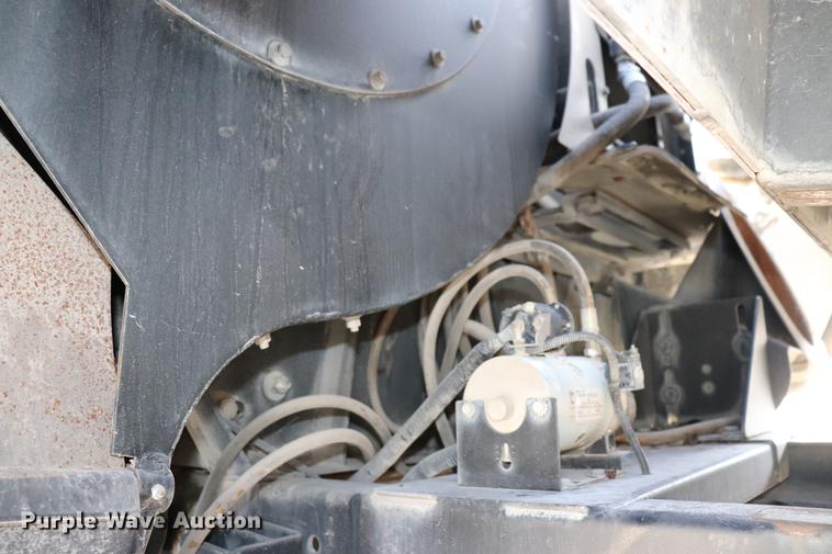 image for item EC9339 2009 GMC T7500 street sweeper truck