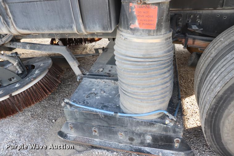 image for item EC9339 2009 GMC T7500 street sweeper truck