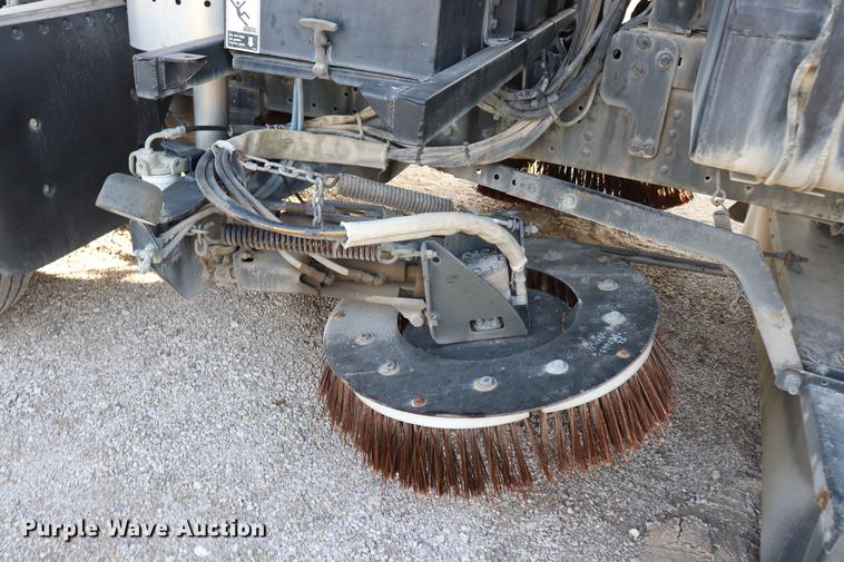 image for item EC9339 2009 GMC T7500 street sweeper truck