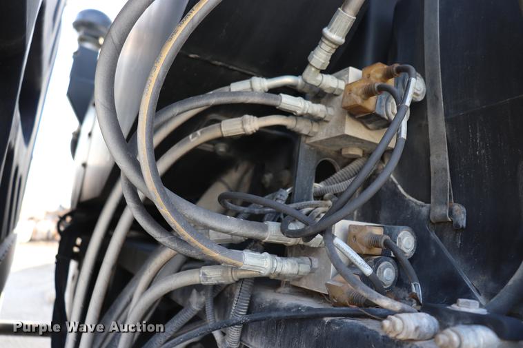 image for item EC9339 2009 GMC T7500 street sweeper truck