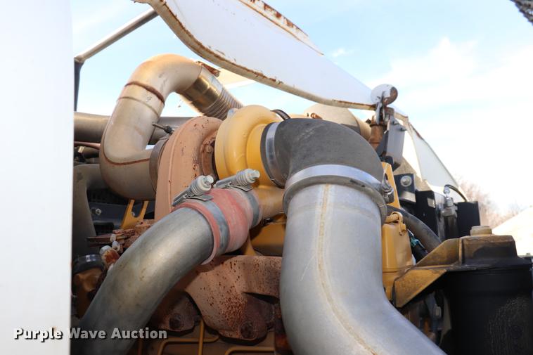 image for item EC9339 2009 GMC T7500 street sweeper truck