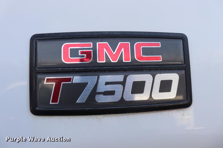 image for item EC9339 2009 GMC T7500 street sweeper truck