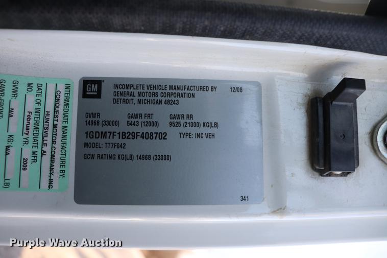 image for item EC9339 2009 GMC T7500 street sweeper truck