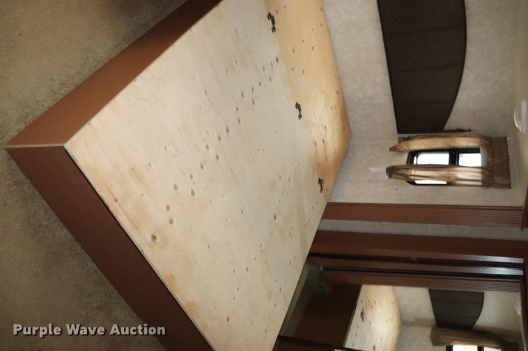 image for item EC9375 2009 Open Range camper