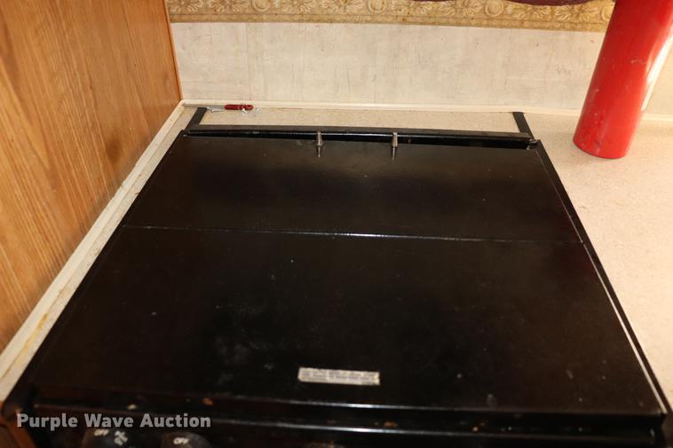 image for item EC9469 2006 Fleetwood Wilderness Yukon camper