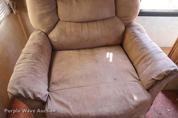 image for item EC9469 2006 Fleetwood Wilderness Yukon camper