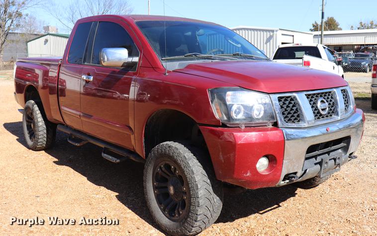 image for item EC9470 2004 Nissan Titan King Cab pickup truck