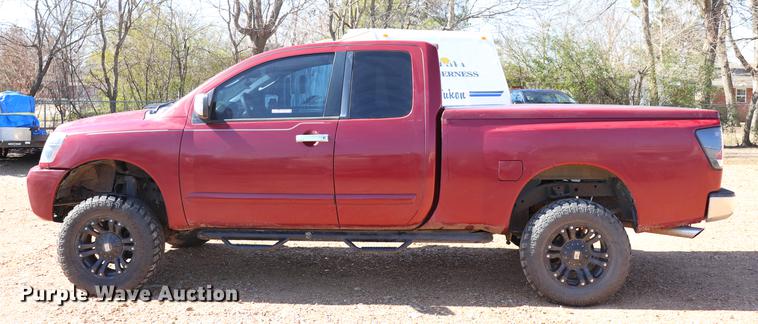 image for item EC9470 2004 Nissan Titan King Cab pickup truck