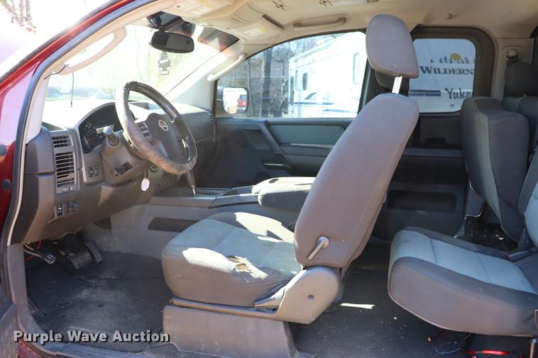 image for item EC9470 2004 Nissan Titan King Cab pickup truck