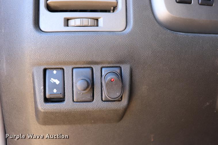 image for item EC9470 2004 Nissan Titan King Cab pickup truck