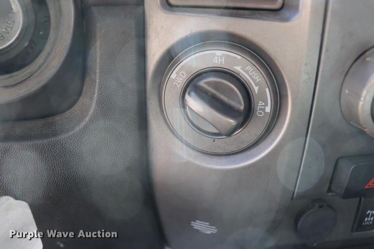 image for item EC9470 2004 Nissan Titan King Cab pickup truck