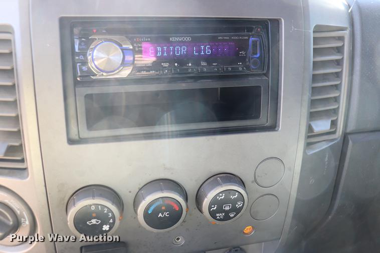 image for item EC9470 2004 Nissan Titan King Cab pickup truck