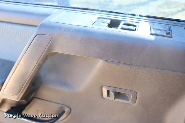 image for item EC9470 2004 Nissan Titan King Cab pickup truck