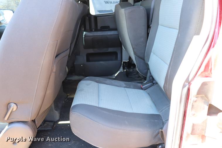 image for item EC9470 2004 Nissan Titan King Cab pickup truck