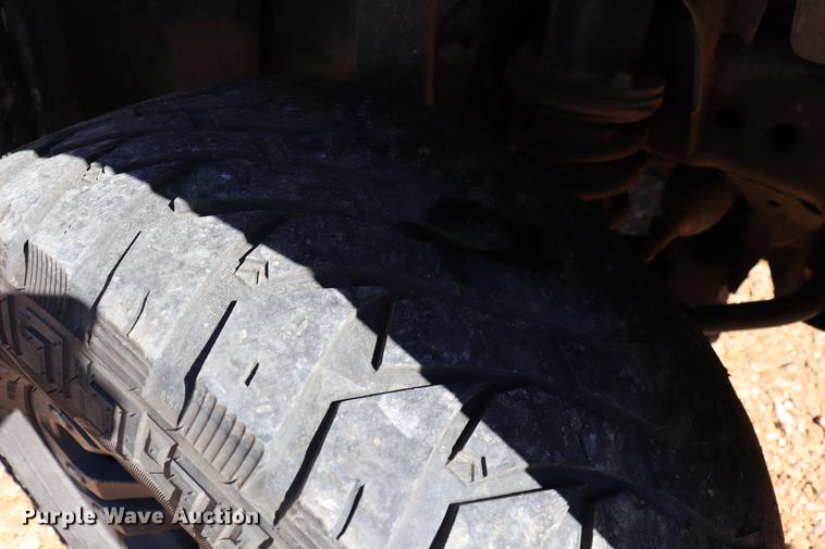 image for item EC9470 2004 Nissan Titan King Cab pickup truck