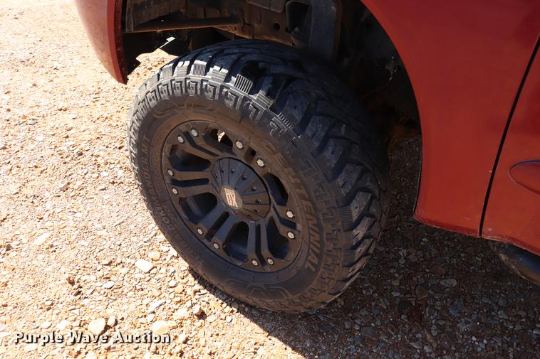 image for item EC9470 2004 Nissan Titan King Cab pickup truck