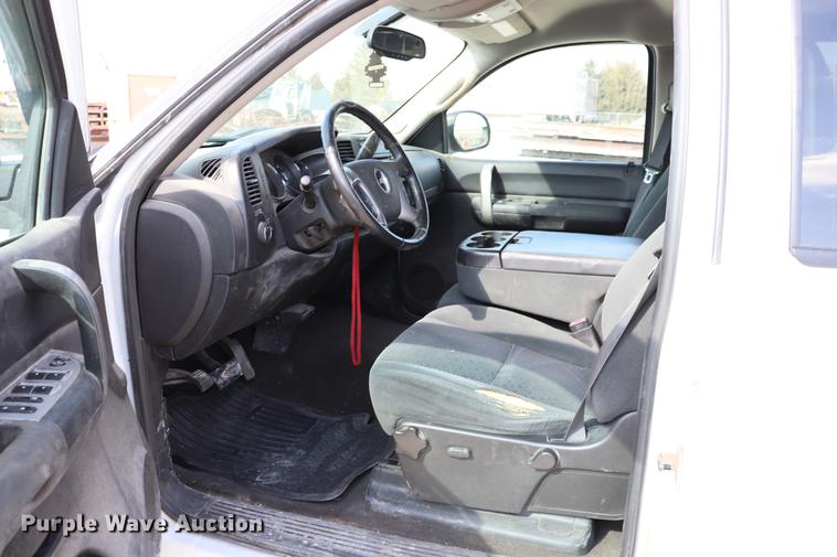 image for item EC9477 2008 Chevrolet Silverado 1500 LT Crew Cab pickup truck