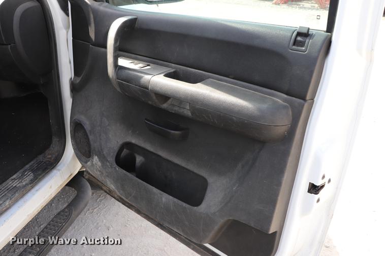 image for item EC9477 2008 Chevrolet Silverado 1500 LT Crew Cab pickup truck