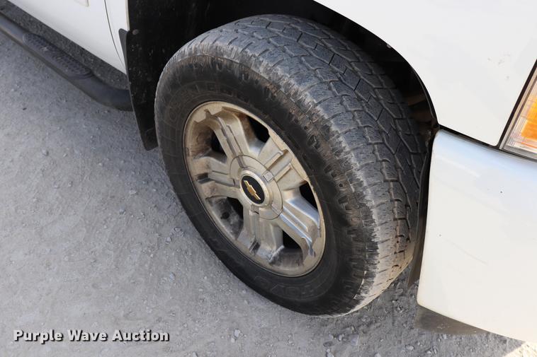 image for item EC9477 2008 Chevrolet Silverado 1500 LT Crew Cab pickup truck