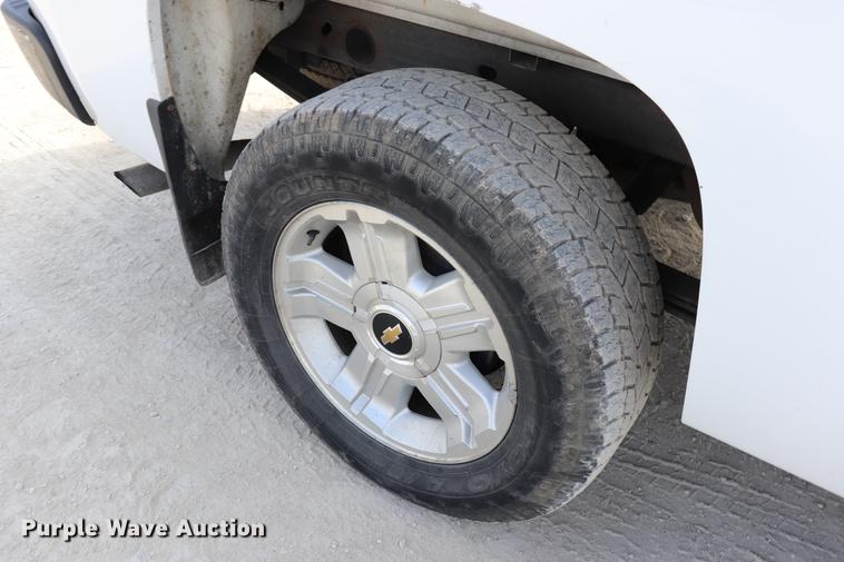 image for item EC9477 2008 Chevrolet Silverado 1500 LT Crew Cab pickup truck