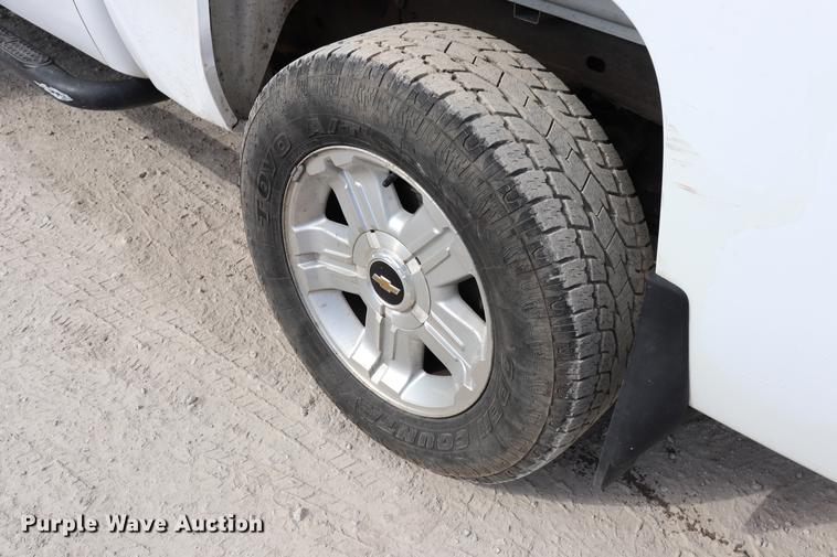 image for item EC9477 2008 Chevrolet Silverado 1500 LT Crew Cab pickup truck