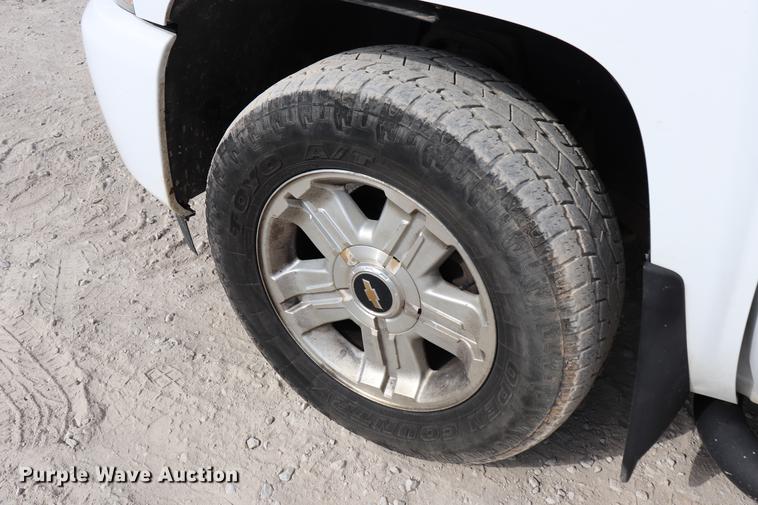 image for item EC9477 2008 Chevrolet Silverado 1500 LT Crew Cab pickup truck