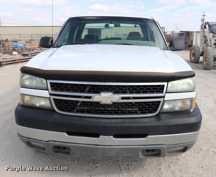 image for item EC9478 2006 Chevrolet Silverado 2500HD Crew Cab pickup truck