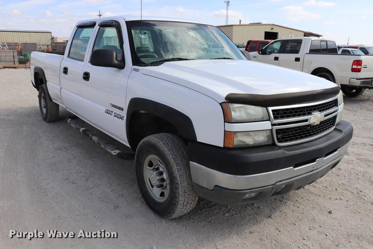 image for item EC9478 2006 Chevrolet Silverado 2500HD Crew Cab pickup truck