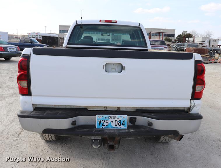 image for item EC9478 2006 Chevrolet Silverado 2500HD Crew Cab pickup truck