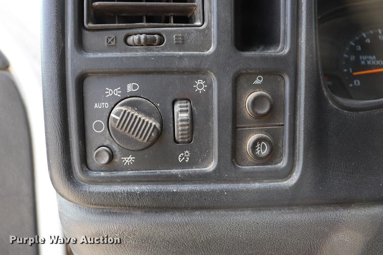 image for item EC9478 2006 Chevrolet Silverado 2500HD Crew Cab pickup truck