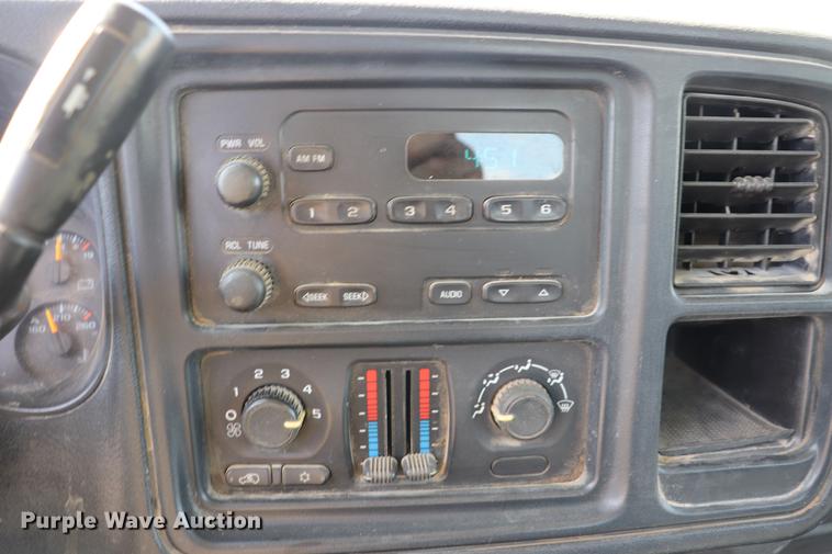 image for item EC9478 2006 Chevrolet Silverado 2500HD Crew Cab pickup truck