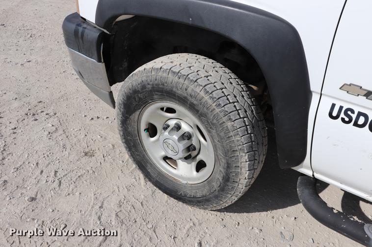 image for item EC9478 2006 Chevrolet Silverado 2500HD Crew Cab pickup truck