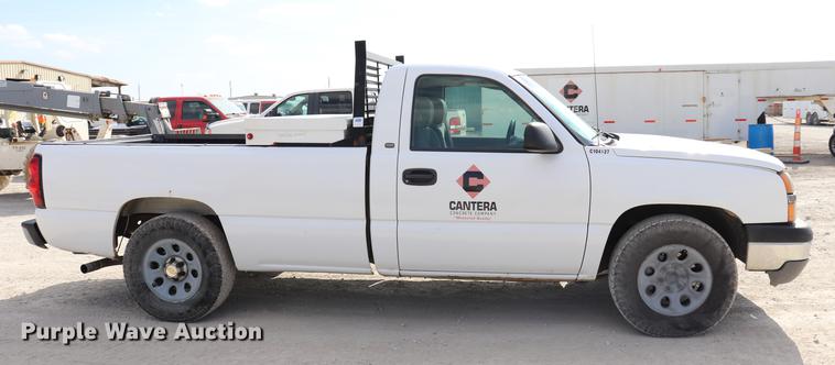 image for item EC9479 2005 Chevrolet Silverado 1500 pickup truck