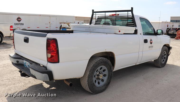 image for item EC9479 2005 Chevrolet Silverado 1500 pickup truck